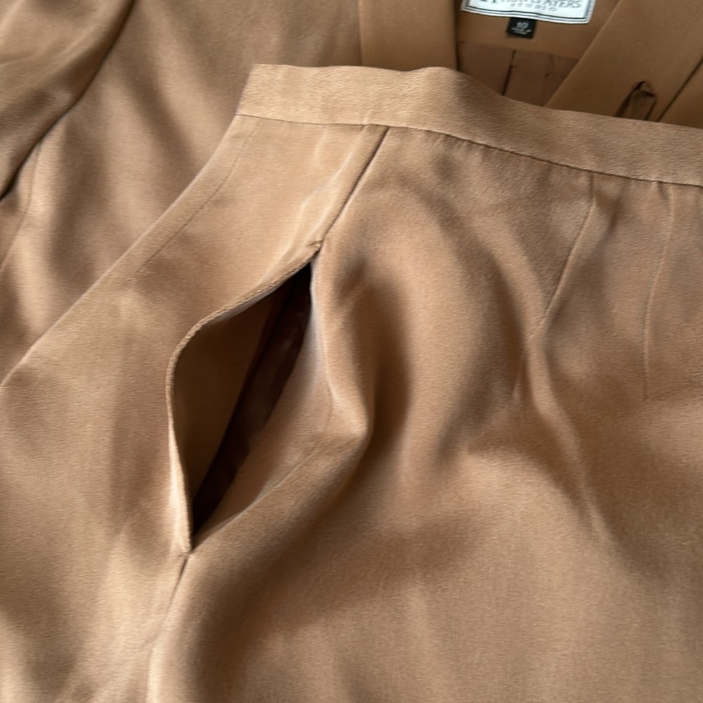 Suit - Picture 7 of 10